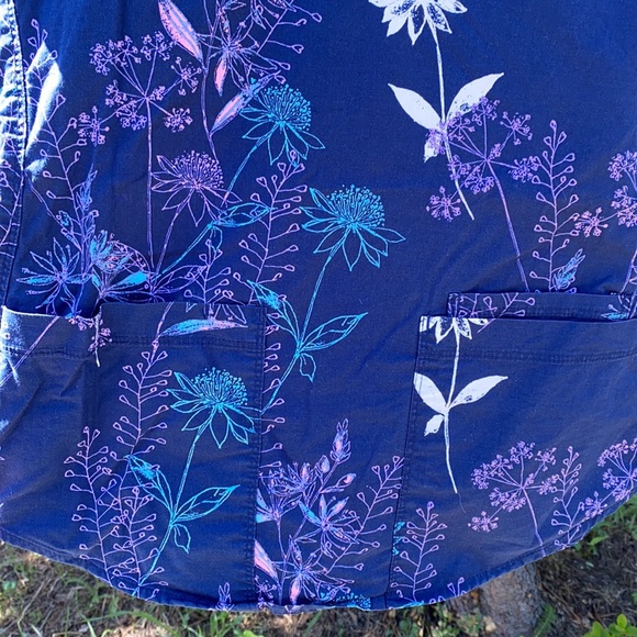 NrG by Barco Stretch Scrub Top - Picture 2 of 4